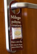 Zawieszka z hotelowa z czekoladkią