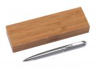 Zestaw do pisania WOOD AND METAL : składa się z pióra kulkowego (czarny tusz i długopisu (niebieski tusz), szczotkowane trzonki z błyszczącymi elementami dekoracyjnymi, klip w stylu PiCOWORLD, pakowany w drewniane etui.