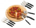 Deska do krojenia pizzy z 4 widelcami, 4 nożami i nożem do pizzy.