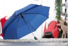 Automatyczny, wiatroodporny, kieszonkowy parasol "Bora" trzyczęściowy, metalowy trzon, szkielet z aluminium, plastiku i włókna szklanego, metalowe końcówki, rączka z gumową powłoką, poliestrowe poszycie ze specjalną wodoodporną powłoką, zapinany