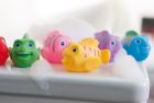 Wodne zwierzęta "Funny fishes" plastikowe rybki w sześciu różnych kolorach pakowane w przezroczystą torbę z zamkiem i uchwytami.