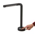 Lampa na biurko ILLUMINATION : indywidualnie regulowane ramię obrotowe z 25 diodami LED, płynna regulacja ściemniania, włączanie/ wyłączanie przez dotyknięcie podstawy, zasilanie 230V i kablem USB (długość ok. 182 cm), powierzchnia gumowana.