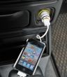 Adapter USB "Road trip" z 12 i 14 Volt połączeniem do zapalniczki, 5V wyjście, do ładowania Smartphone´ów, cyfrowy aparat i odtwarzacz MP3, pakowany w ozdobne pudełko.
