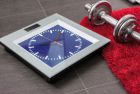Elektroniczna waga "Weight & Time" pomiar do 180 kg, podświetlany ekran, wbudowany duży analogowy zegar.