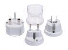 Adapter podróżny "Global" zawiera trzy wtyczki pasujące w krajach Europy, Azji, Australii i Ameryki Północnej.
