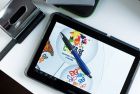 Długopis "Sway Touch" z profilowanym trzonkiem, mechanizmem rotacyjnym, wymiennym wkładem, uchwytem pokrytym gumą i końcówką do ekranu dotykowego, tusz niebieski.