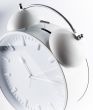 Budzik ścienny RING RING metalowa biała obudowa, tarcza i tył plastikowy, przód pleksi, mechanizm kwarcowy. Bateria: C/LR14 (w zestawie).
