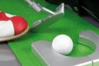 Zestaw do golfa HOLE-IN-ONE : trzyczęściowy skręcany kij z gumową rączką, zwijany trawnik (189 x 23 cm) z dołkiem treningowym, piłeczka golfowa, w torbie golfowej ze skóry ekologicznej ? waga: mniej niż 1 kg.