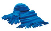 Zestaw z mięciutkiego polaru z miejscem na nadruk, zawiera czapkę, szalik z frędzelkami i rękawiczki z plastikowymi zaczepami do ich złączenia.