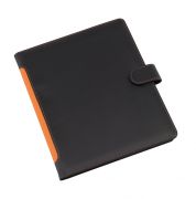 Portfolio &quot;Widget&quot; w formacie A5: w środku elastyczne paski na tablet (rozmair 18 x 23 cm), z różnymi wsuwanymi kieszonkami, 1 mały notes, na zewnątrz uruchamiana przyciskiem podstawka dla wygody przy czytaniu, zapięcie na zatrzask.